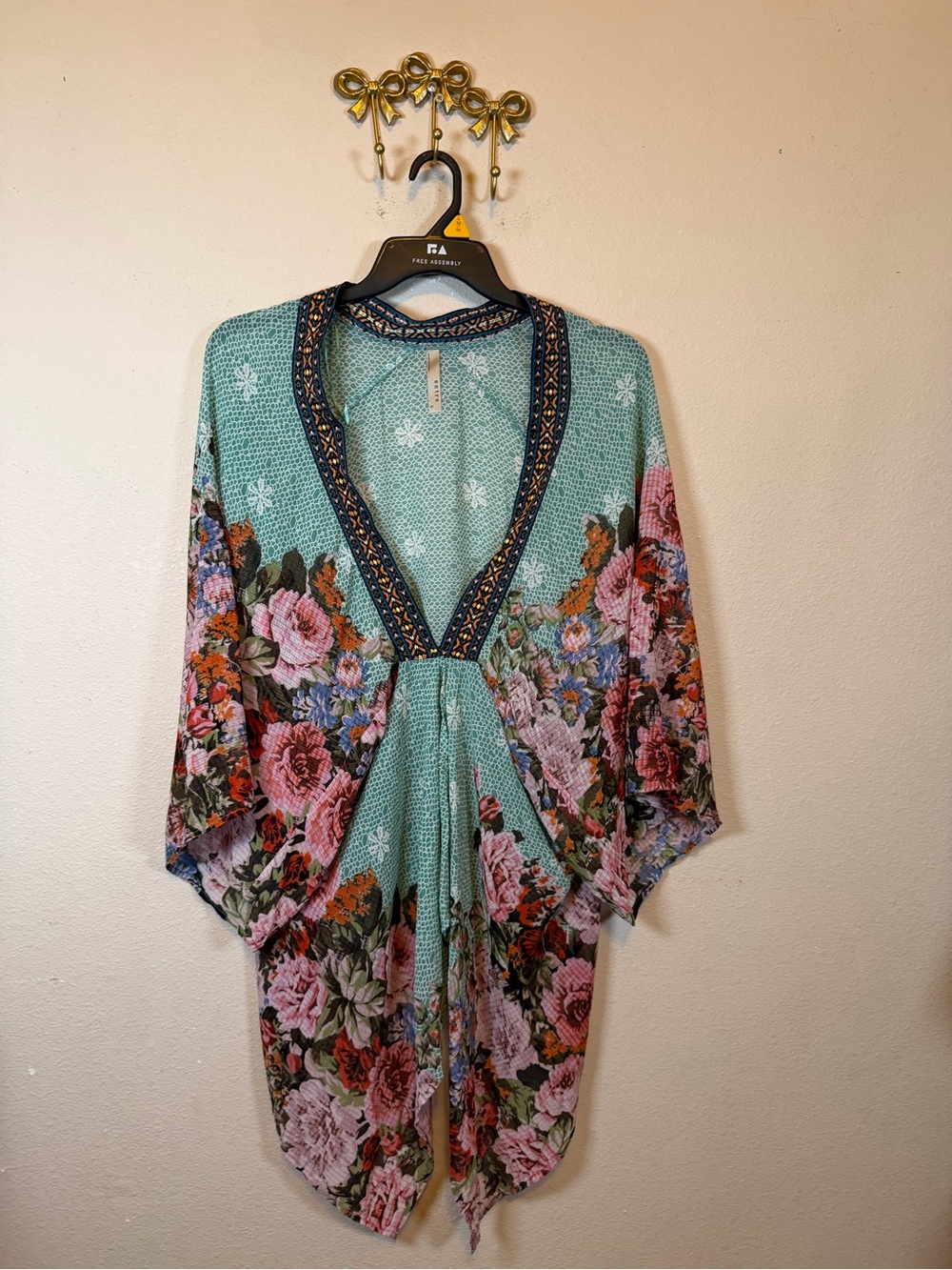 Entro Mint Kimono with Floral in Rose & Orange. Embroidered Trim. Size S